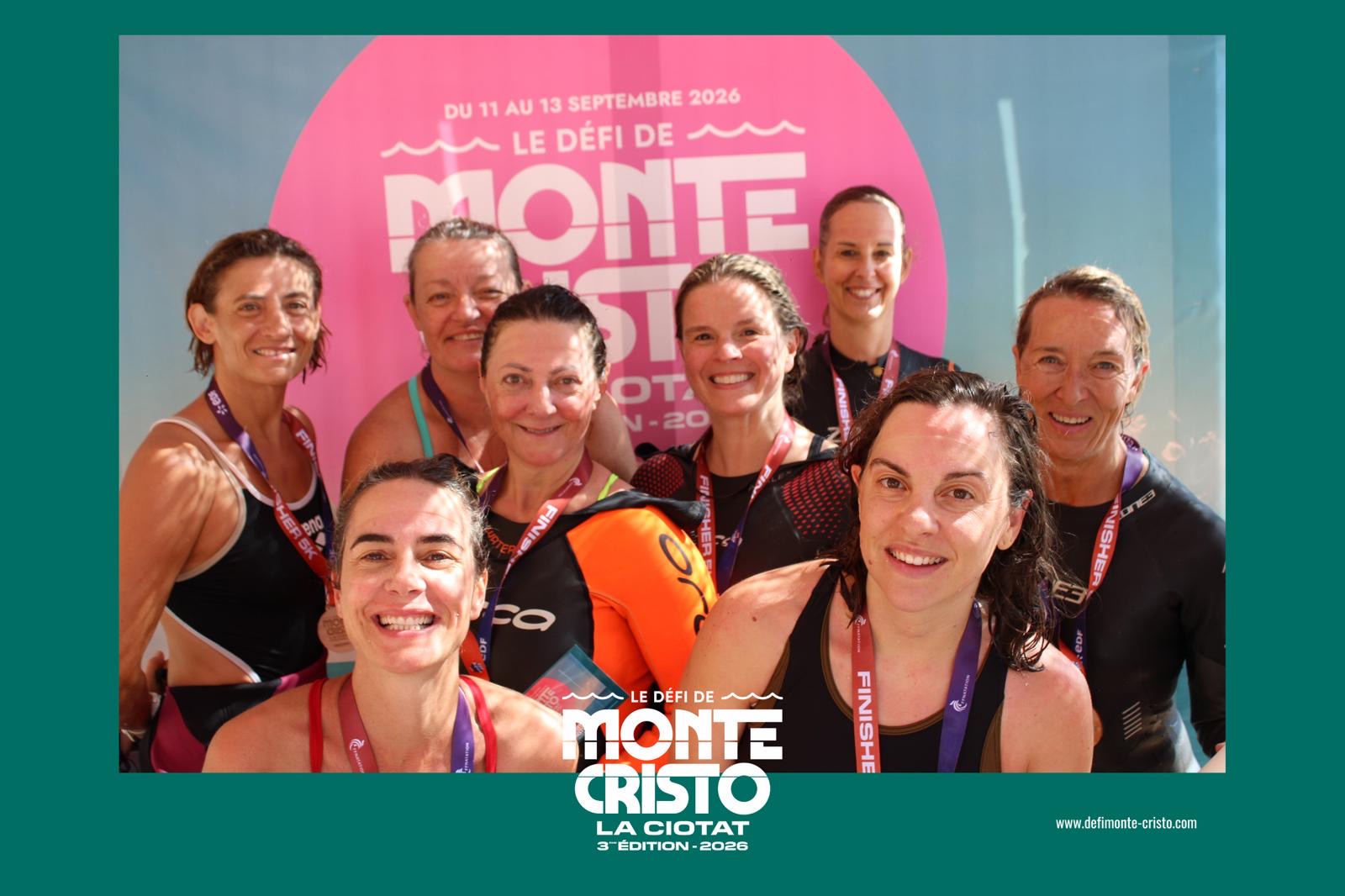 huit nageuses du TMP posent à l'arrivée de la course