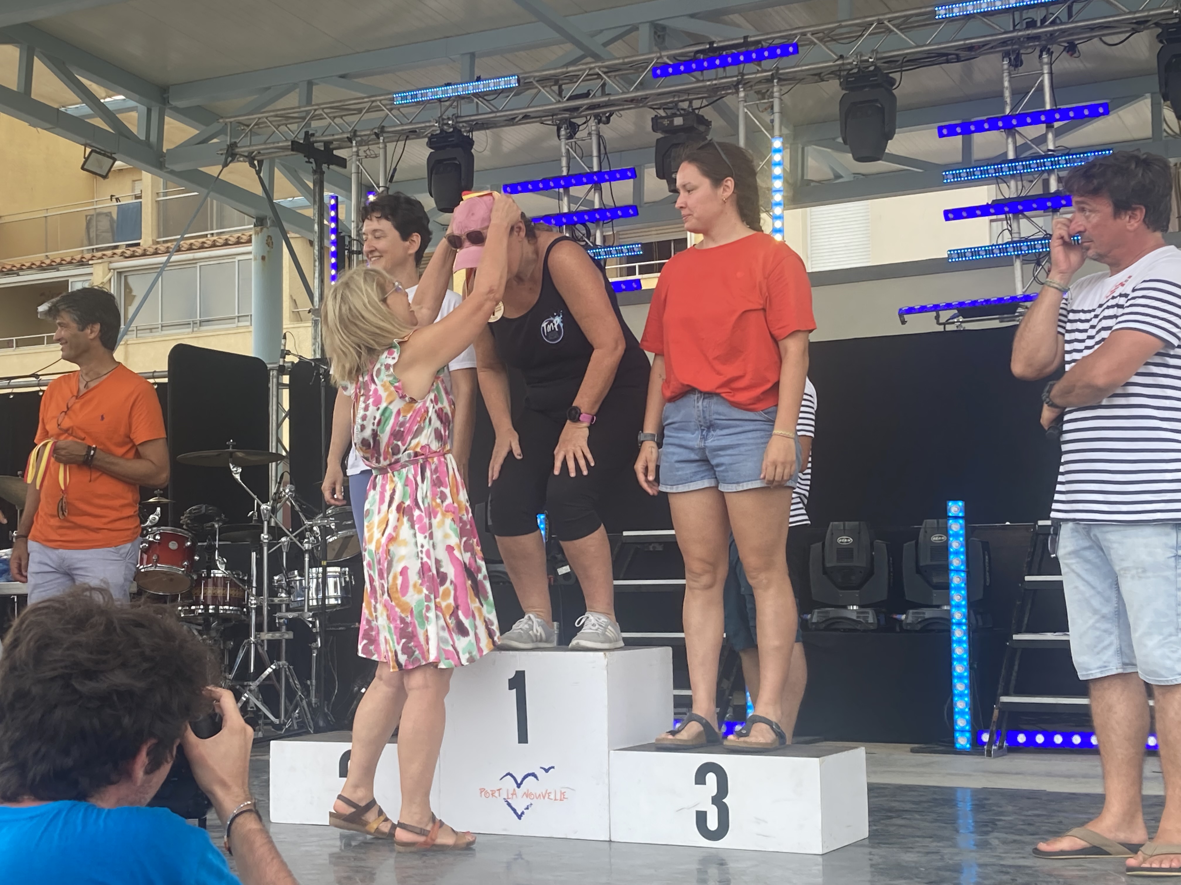 Sylvie reçoit sa médaille