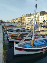 Bateaux sur les canaux de Sète