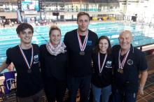 Josu Sarasola, Ava Pretre, Florian Laclaustra et Perrine Rivet accompagnés de l'entraîneur Michel Kichev aux championnats de France