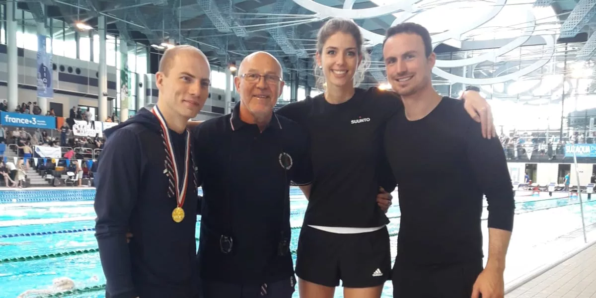 Michel entouré d'apnéistes